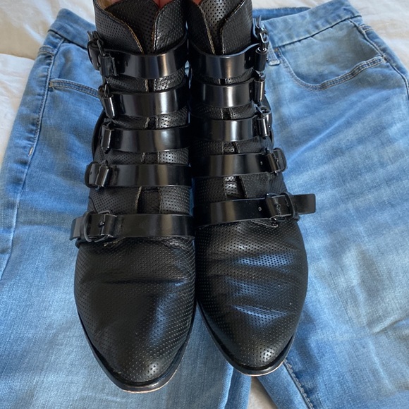 L.A.M.B. By Gwen Stefani black leather buckle boots with side zip Sz 9 - Picture 2 of 12